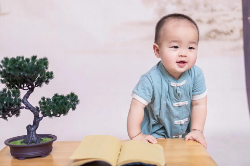 高唐宝宝脸上小白点